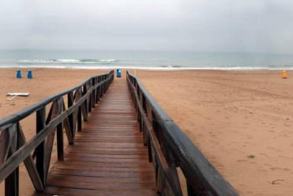 Splendido Appartamento Fronte Mare Vista Spiaggia - Prima Linea Mare ตอร์เรเวียคา ภายนอก รูปภาพ