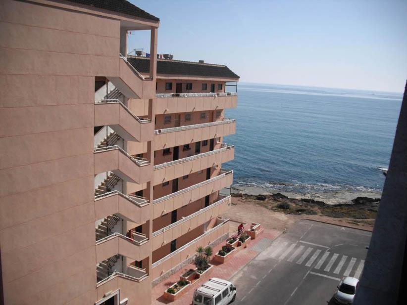 Splendido Appartamento Fronte Mare Vista Spiaggia - Prima Linea Mare ตอร์เรเวียคา ภายนอก รูปภาพ