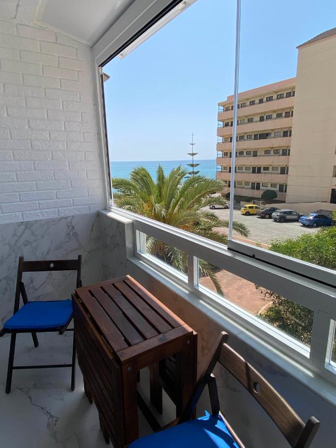 Splendido Appartamento Fronte Mare Vista Spiaggia - Prima Linea Mare ตอร์เรเวียคา ภายนอก รูปภาพ