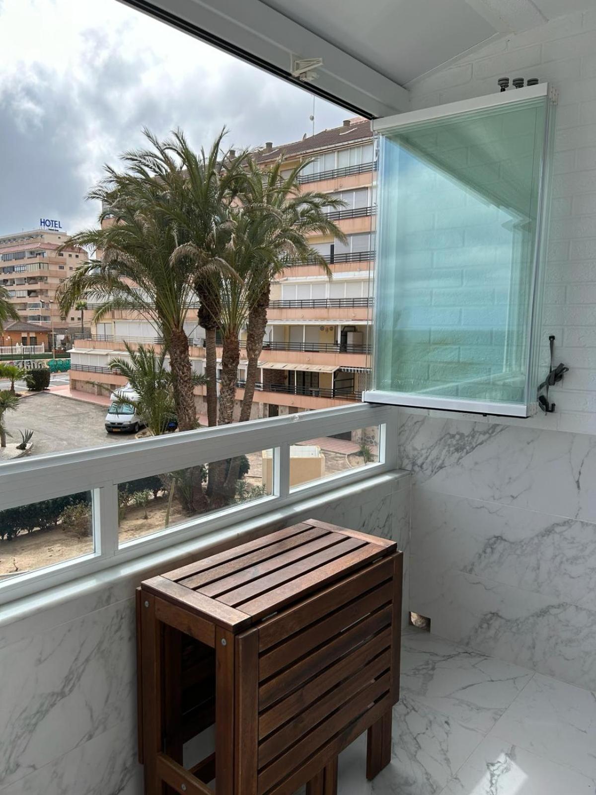 Splendido Appartamento Fronte Mare Vista Spiaggia - Prima Linea Mare ตอร์เรเวียคา ภายนอก รูปภาพ